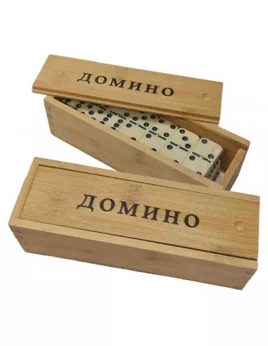 Domino in der Holztruhe